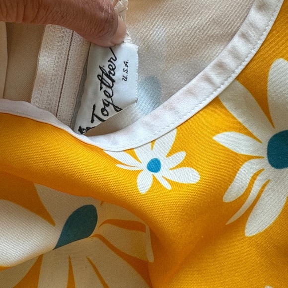 1960s Vintage Flower Print Mini Dress in Yellow SZ S - Picture 5 of 5